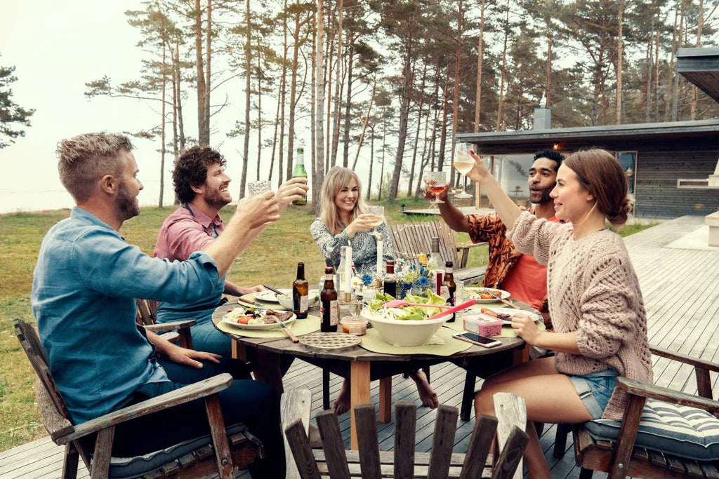 🏡 Outdoor Dining: Elevate Your Family Day with the Right Setup and Equipment