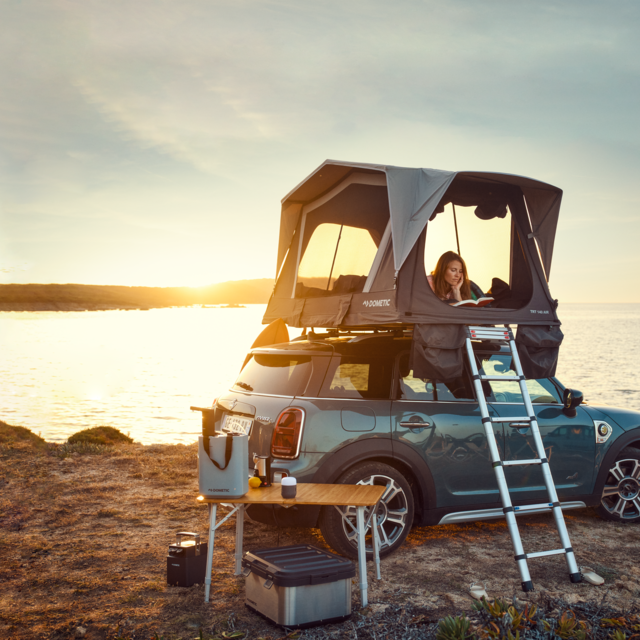 Dometic TRT 140 2-person AIR Inflatable Rooftop Tent