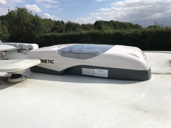 Dometic Freshlight 2200 Roof Mount Air Conditioner