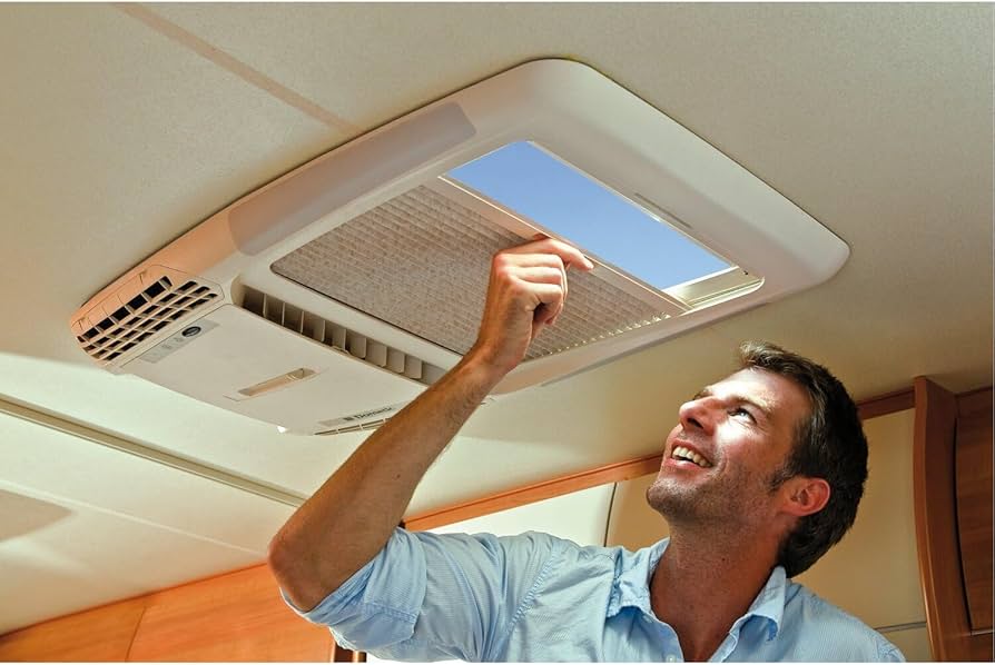 Dometic Freshlight 2200 Air Conditioning Unit 9102900165 Dometic - UK Camping And Leisure