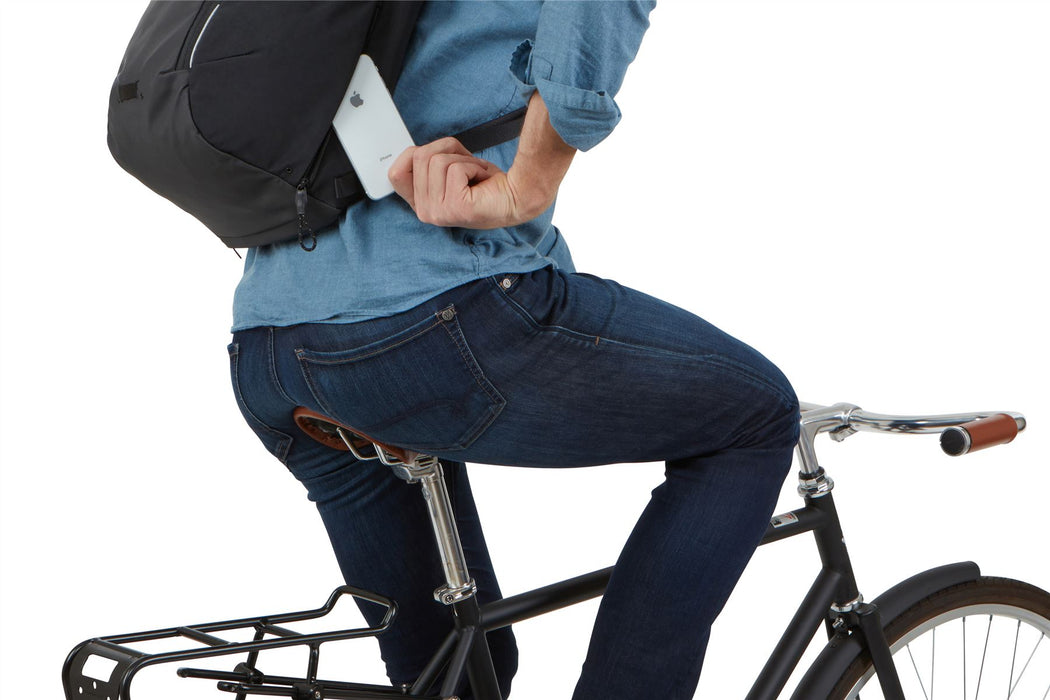 Thule Paramount commuter backpack 27L black Cycling backpack Thule - UK Camping And Leisure