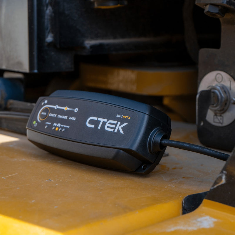 CTEK NXT 5 UK+G Smart Battery Charger for 12V Lead Acid & Lithium-ion - View 3