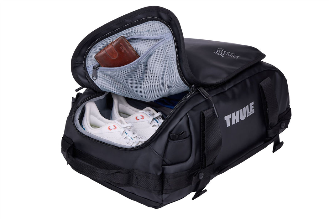Thule Chasm 30L duffel bag black Thule - UK Camping And Leisure