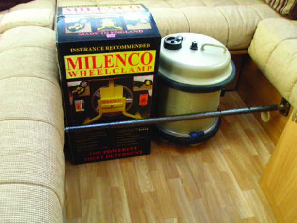 Milenco Cargo Bar – Large Telescopic Load Retainer 0.89–1.67m (35–66") for Cars, Vans & Caravans (2738)